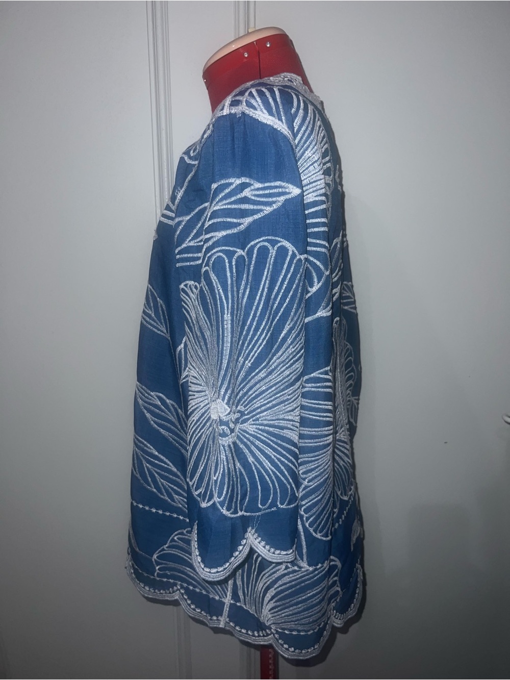 Chico’s Womens Blue Floral Embroidered Boatneck Top size L (2) - Picture 5 of 8